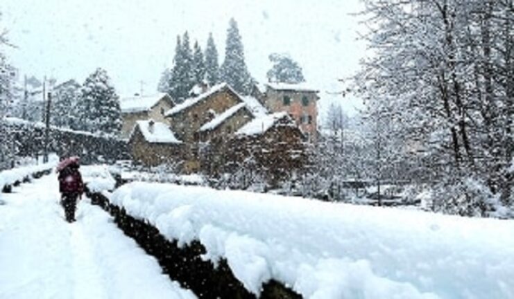 Maltempo: nevica a Firenze, frane in Puglia e Irpina. Allerta in 10 regioni