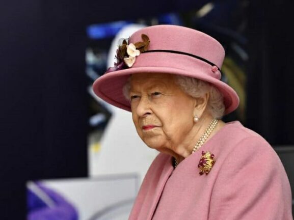 Regina Elisabetta: intraprende l’azione diretta per la salvezza del Regno