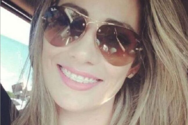 Spara 14 volte alla moglie davanti alla figlia di 6 anni