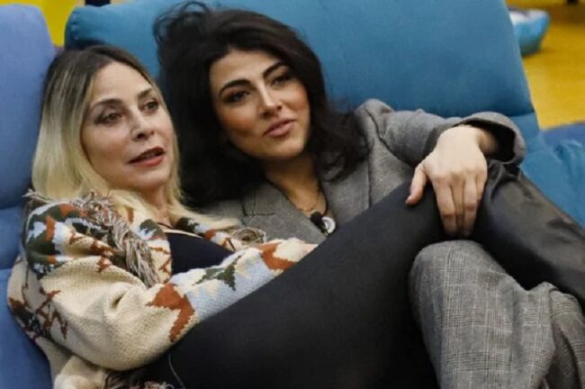 Giulia Salemi a Stefania Orlando: “Sei bella, ho voglia di baciarti…”