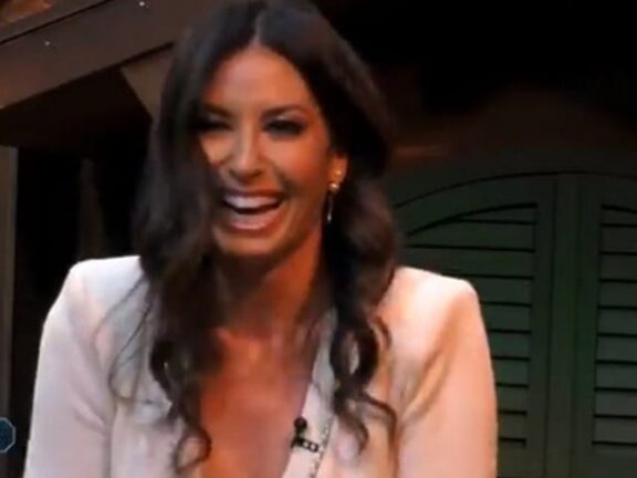 Elisabetta Gregoraci un outfit da capogiro: ecco quanto costa