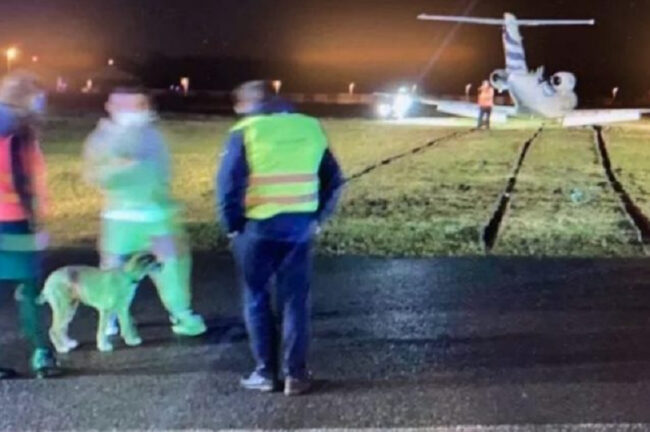 Momenti di panico per Mertens, il suo aereo finisce fuori pista