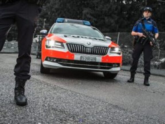 Allarme bomba al confine tra Italia e Svizzera: trovato esplosivo su un suv