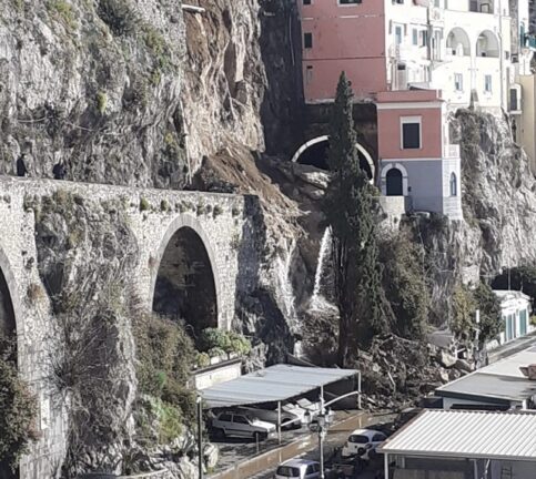 Amalfi: frana un costone, si scava fra le macerie in cerca di persone