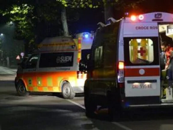 Tir esce fuori strada: camionista muore sepolto dal fango