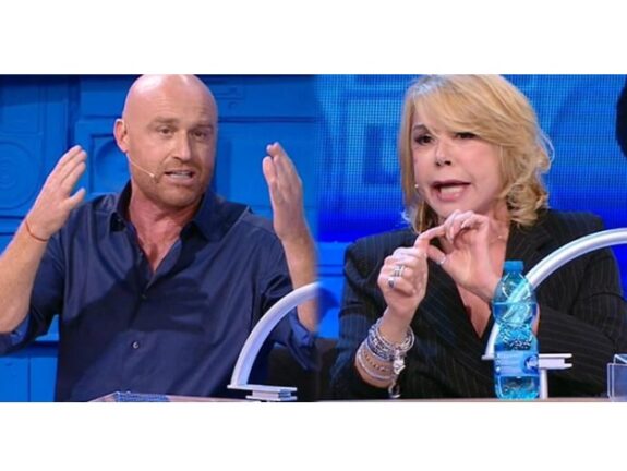 Anna Pettinelli perde le staffe ancora: “È uno scandalo…”