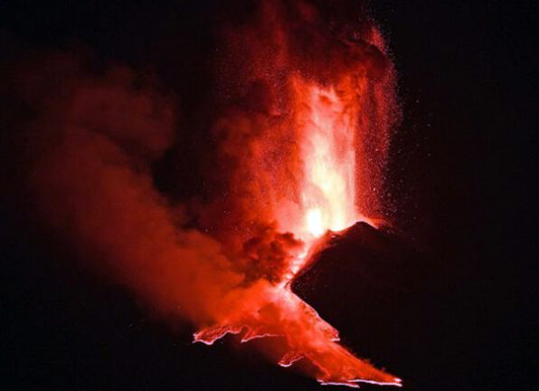 Etna: Sesta eruzione in otto giorni. Cenere fino a Palermo