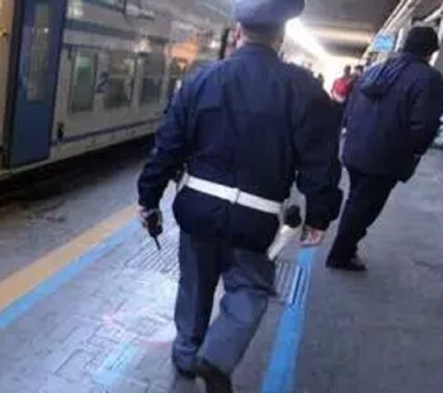 Poliziotto si uccide nel parcheggio dell’hotel con la sua pistola