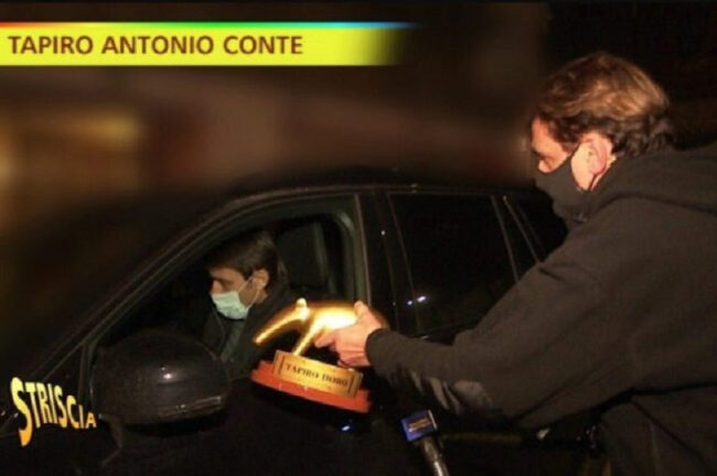 Antonio Conte rifiuta il Tapiro d’Oro, neanche uno sguardo a Staffelli