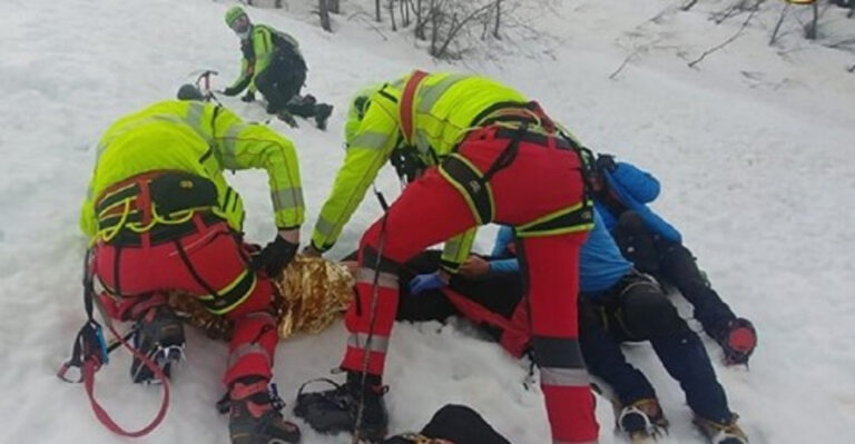 Scialpinista perde l’appiglio e precipita in Val d’Ultimo: morto sul colpo