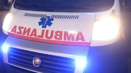 Platì: fa retromarcia in auto e investe la figlia di 3 anni, muore la piccola