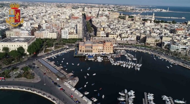 Mafia: pizzo o cessione attività, tre 20enni arrestati a Bari