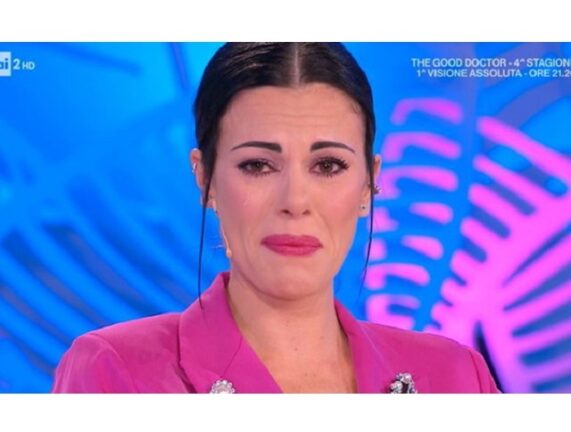 Bianca Guaccero scoppia a piangere in diretta: “Non l’ho detto prima…”