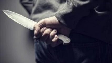 Bacoli: morde la madre, prova a strangolare il padre e col coltello dal suocero. Arrestato