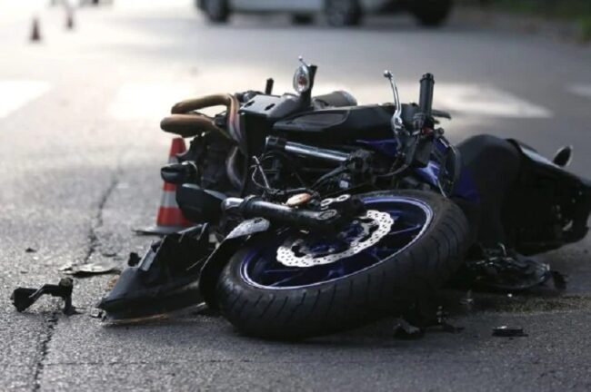 Tragico incidente stradale: scontro tra auto e moto, morto un 52enne