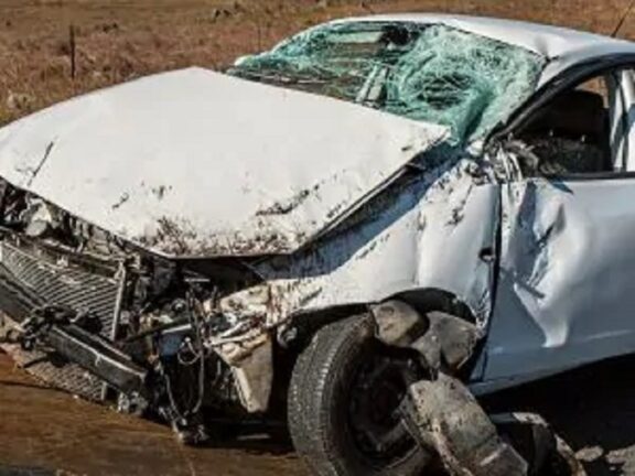 Tragedia stradale, scontro frontale tra due auto: 46enne morto sul colpo