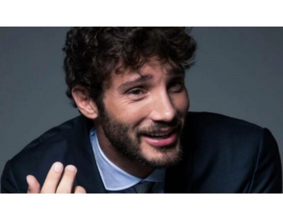 Stefano De Martino, scoppia il caso, la foto che fa scalpore