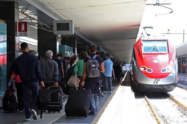 Orrore sul treno Milano-Lecce: trovato cadavere carbonizzato
