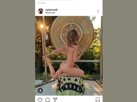 Naike Rivelli, FOTO senza veli allo specchio: scatta mamma Ornella Muti