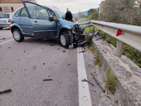 Si schianta contro il guardrail: muore un giovane infermiere