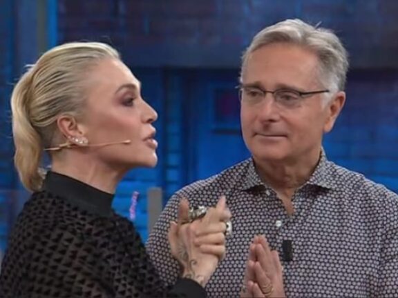 Paolo Bonolis senza freni contro Paola Barale: “Non tornare più …”