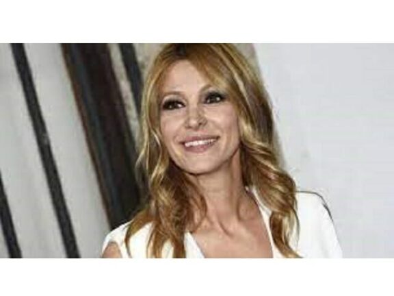 Adriana Volpe distrutta denuncia: “Fa malissimo!”