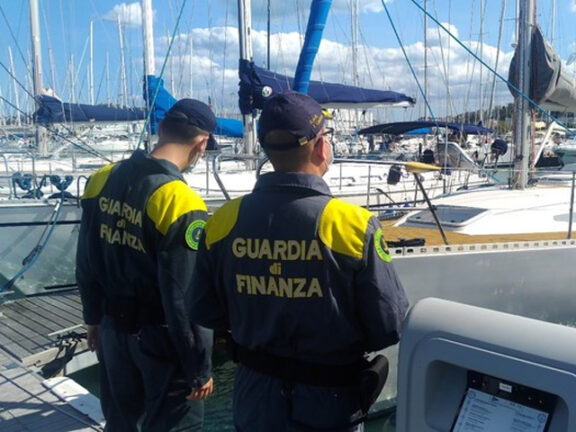 Percepisce reddito cittadinanza ma ha barca da diporto di 12 milioni