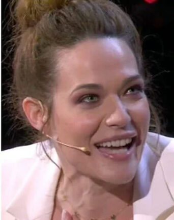 Il bacio appassionato di Pio e Amedeo, Laura Chiatti: “Tutta sta lingua?!!”