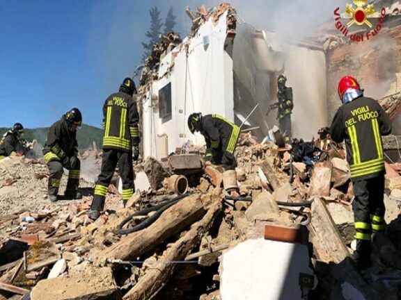 Un forte boato e crolla una casa a Greve, tre i morti