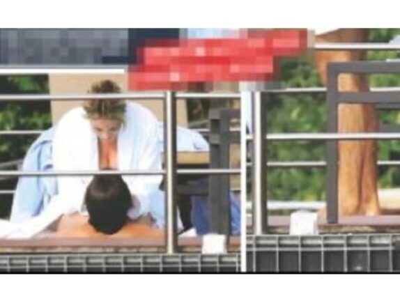 Diletta Leotta e Can Yaman, passione in piscina. Beccati mezzi nudi