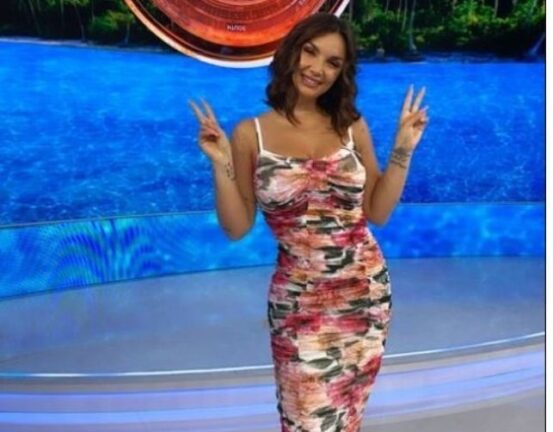 Elettra Lamborghini, look da urlo all’Isola. Lo stilista