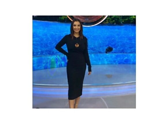 Elettra Lamborghini ammalia il pubblico a casa, con il suo look