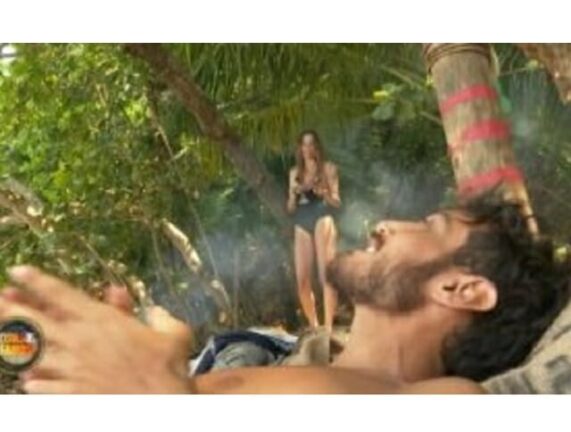 Emanuela contro Awed: “Mi sfidi anche ferita”. “Sarei una chiav***a”