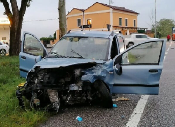 Strage infinita: donna perde la vita in un incidente stradale