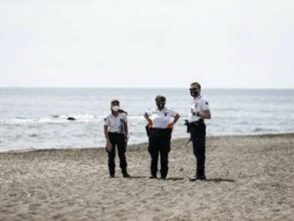 Trovato cadavere in mare senza un braccio e una gamba. E’ giallo