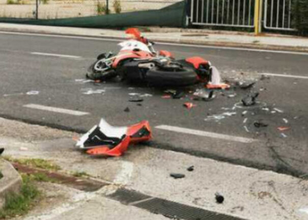 Torna a casa con la moto nuova: Diego muore contro un furgone