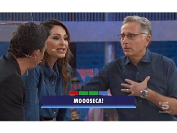 Paolo Bonolis proposta indecente ad Anna Tatangelo: “Perchè non…”