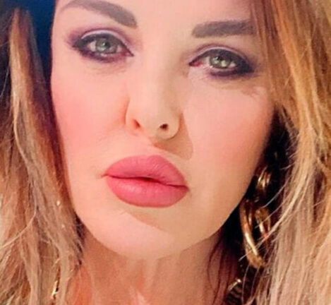 Alba Parietti, attacco velenosissimo: “Spari sentenze come uno sceriffo”