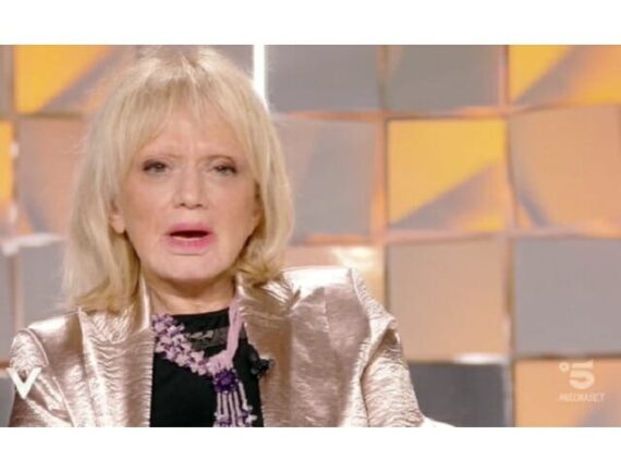 Rita Pavone parole dure contro Giulia Stabile: “Solo per la risata…”