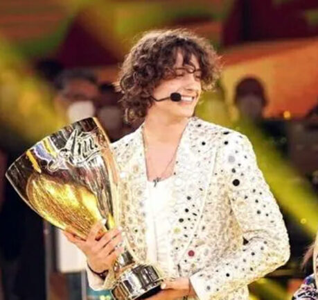 Sangiovanni è il vincitore della categoria canto di Amici 2021