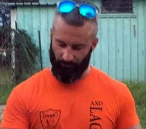 Dramma al pranzo con amici: muore soffocato da un pezzo di carne