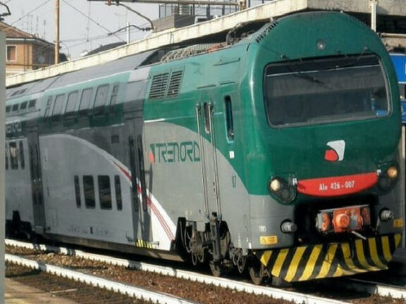 Travolto da un treno in corsa: morto un uomo, circolazione sospesa