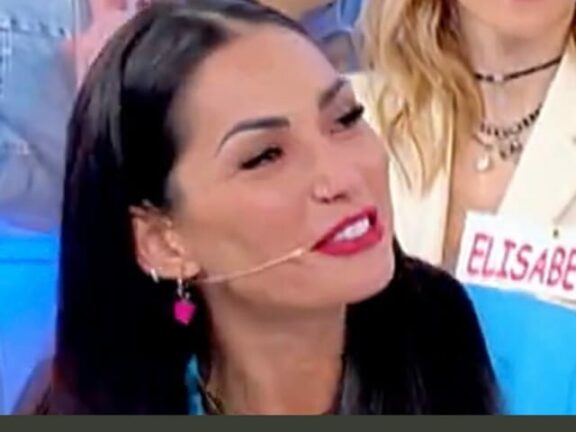 Uomini e Donne è rissa: Ida beccata in albergo, lui in mutande