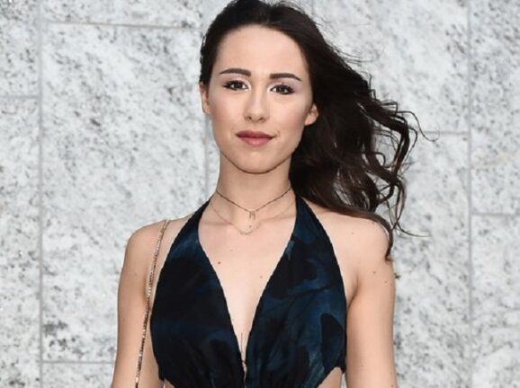 Aurora Ramazzotti, sorprende ancora, sfoggia il suo sex Toys con i followers