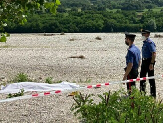 Donna italiana 33enne muore accoltellata mentre prendeva il sole