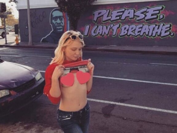 Dakota Skyle stella di PornHub è morta. Ma è giallo sulla sua morte