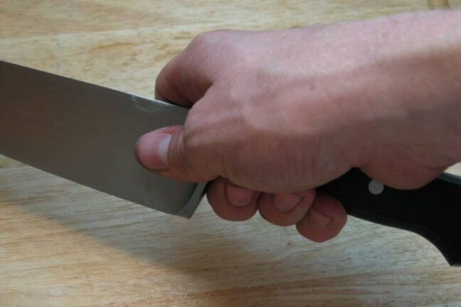 Gesto choc: dopo averlo evirato, glielo ha cotto in padella con l’olio