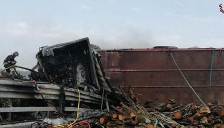 Incidente stradale: muore carbonizzato nel tir divorato dalle fiamme