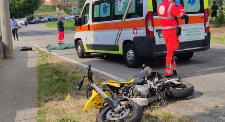 Cade con la moto, muore un uomo di 44 anni