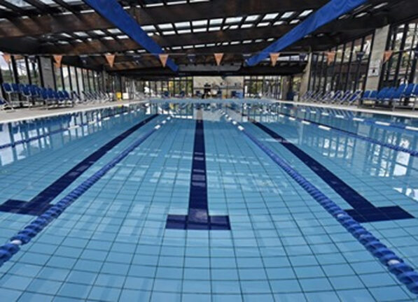 Quindicenne muore in piscina dopo aver avvertito un malore